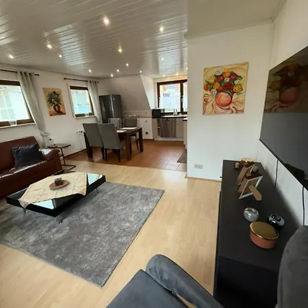 Exklusive Vollmoebilierte Naehe Daimler Apartment